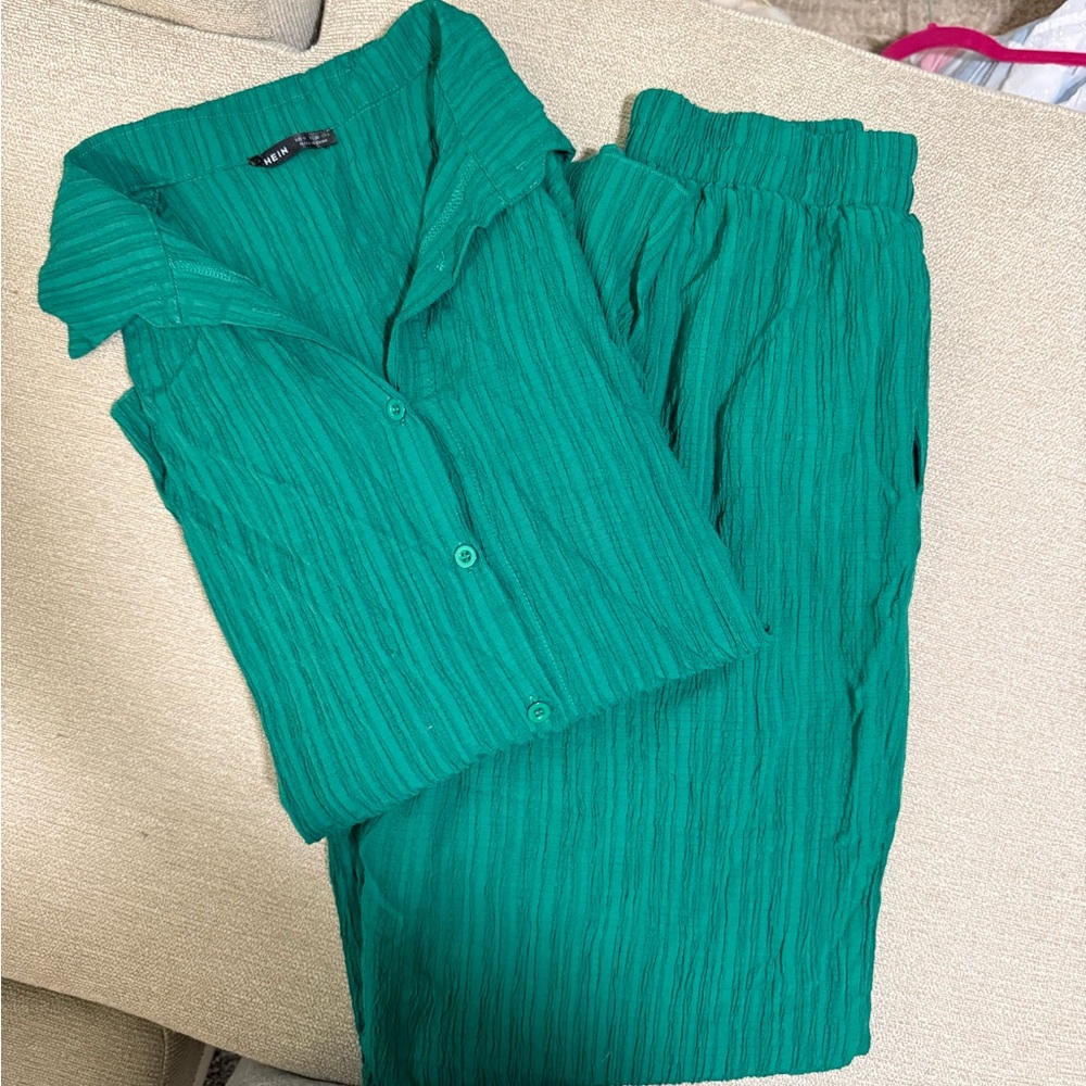 SHEIN Emerald Green Crinkle Fabric Set